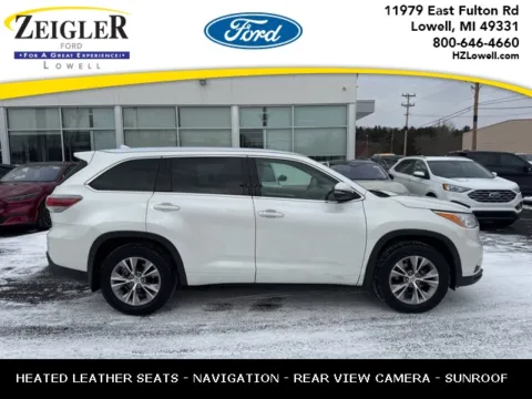 White 2015 Toyota Highlander XLE V6 for sale in Lowell, MI