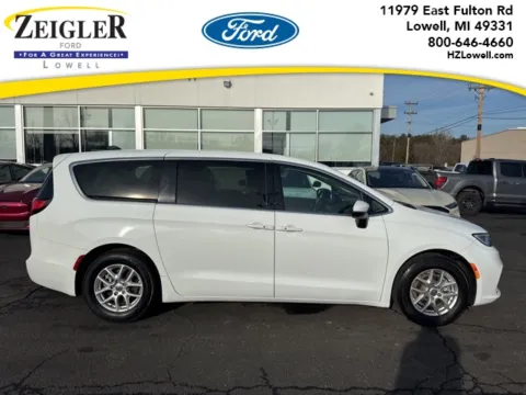White 2023 Chrysler Pacifica Touring L for sale in Lowell, MI