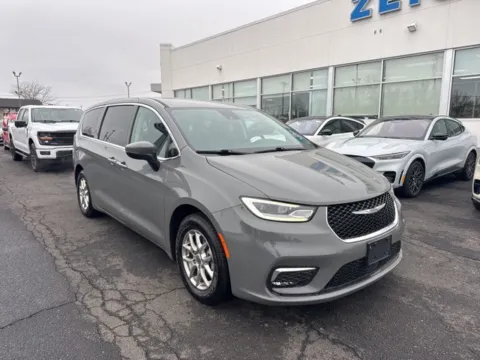 More photos of 2023 Chrysler Pacifica Touring L at Zeigler Ford of Lowell, MI