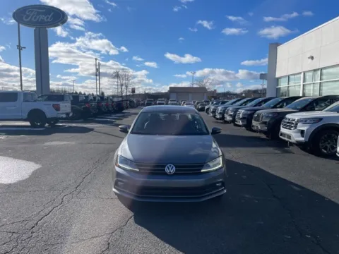 More photos of 2017 Volkswagen Jetta 1.8T SEL at Zeigler Ford of Lowell, MI