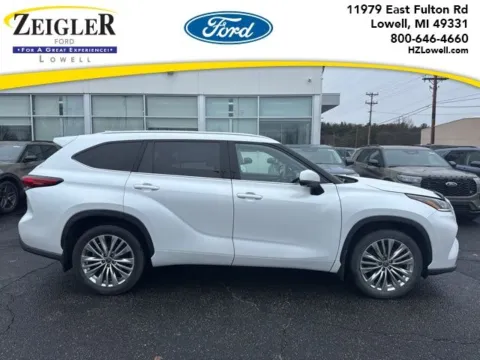 White 2023 Toyota Highlander L for sale in Lowell, MI