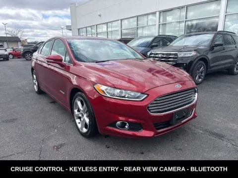 More photos of 2013 Ford Fusion Hybrid SE at Zeigler Ford of Lowell, MI