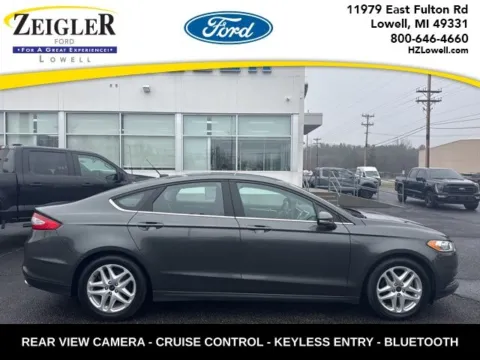Gray 2016 Ford Fusion SE for sale in Lowell, MI