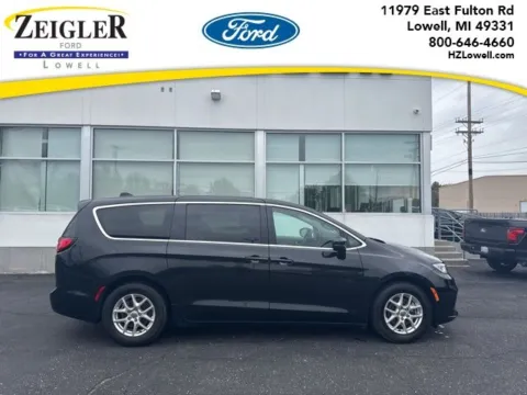 Black 2023 Chrysler Pacifica Touring L for sale in Lowell, MI
