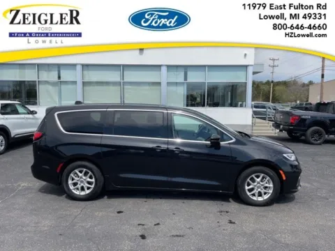 Black 2023 Chrysler Pacifica Touring L for sale in Lowell, MI