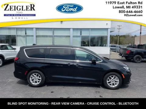 Black 2023 Chrysler Pacifica Touring L for sale in Lowell, MI
