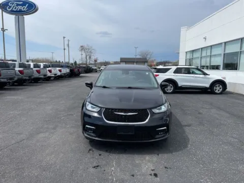 More photos of 2023 Chrysler Pacifica Touring L at Zeigler Ford of Lowell, MI