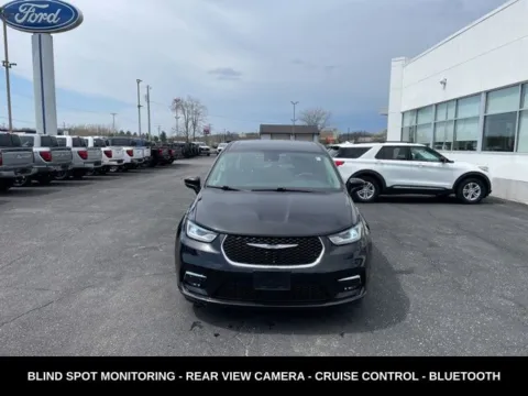 More photos of 2023 Chrysler Pacifica Touring L at Zeigler Ford of Lowell, MI
