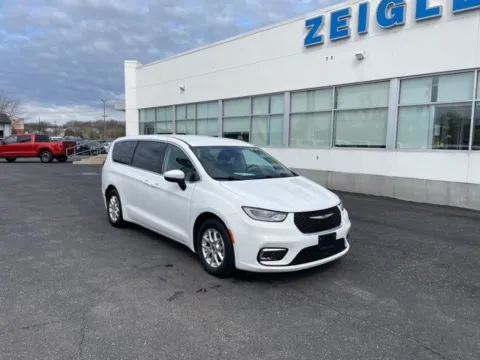More photos of 2023 Chrysler Pacifica Touring L at Zeigler Ford of Lowell, MI