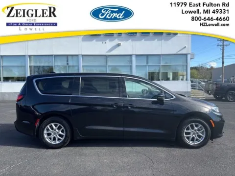 Black 2023 Chrysler Pacifica Touring L for sale in Lowell, MI