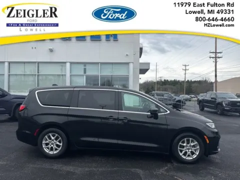 Black 2023 Chrysler Pacifica Touring L for sale in Lowell, MI