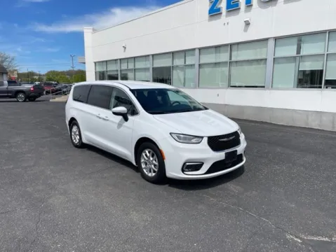 More photos of 2023 Chrysler Pacifica Touring L at Zeigler Ford of Lowell, MI