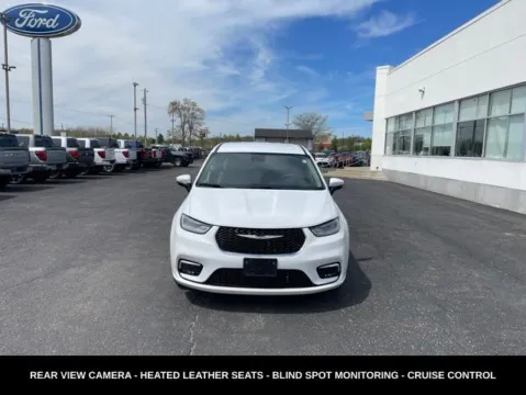 More photos of 2023 Chrysler Pacifica Touring L at Zeigler Ford of Lowell, MI