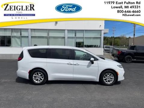 White 2023 Chrysler Pacifica Touring L for sale in Lowell, MI