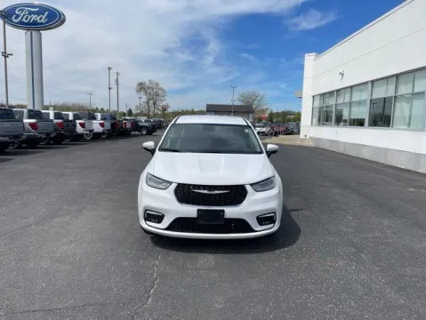More photos of 2023 Chrysler Pacifica Touring L at Zeigler Ford of Lowell, MI