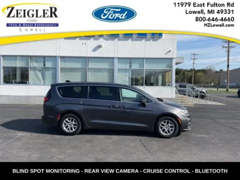Unknown 2023 Chrysler Pacifica Touring L for sale in Lowell, MI
