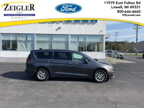 Unknown 2023 Chrysler Pacifica Touring L for sale in Lowell, MI