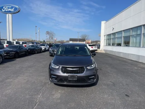 More photos of 2023 Chrysler Pacifica Touring L at Zeigler Ford of Lowell, MI