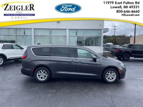 Unknown 2023 Chrysler Pacifica Touring L for sale in Lowell, MI