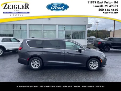 Unknown 2023 Chrysler Pacifica Touring L for sale in Lowell, MI