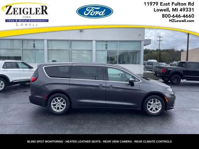 Unknown 2023 Chrysler Pacifica Touring L for sale in Lowell, MI