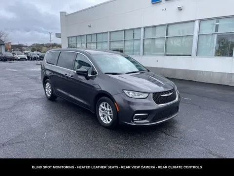 More photos of 2023 Chrysler Pacifica Touring L at Zeigler Ford of Lowell, MI