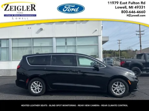 Black 2023 Chrysler Pacifica Touring L for sale in Lowell, MI