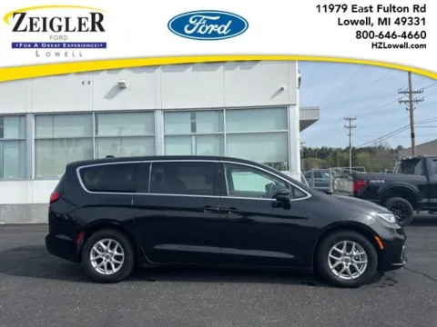 Black 2023 Chrysler Pacifica Touring L for sale in Lowell, MI