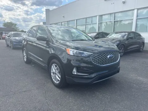 Photos of 2023 Ford Edge SEL for sale in Lowell, MI at Zeigler Ford of Lowell