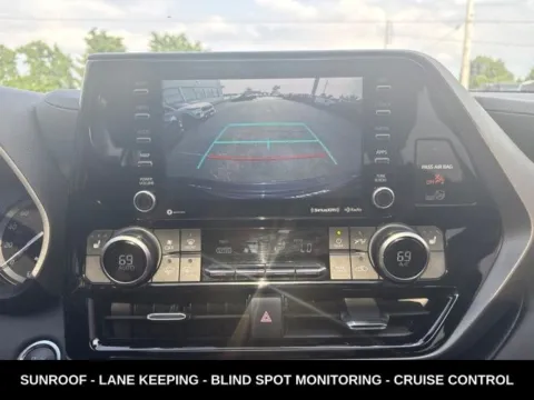 More photos of 2021 Toyota Highlander XLE at Zeigler Ford of Lowell, MI