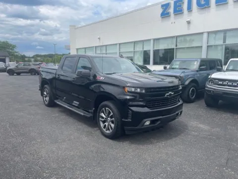 More photos of 2020 Chevrolet Silverado 1500 RST at Zeigler Ford of Lowell, MI