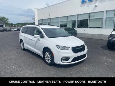 More photos of 2022 Chrysler Pacifica Touring L at Zeigler Ford of Lowell, MI