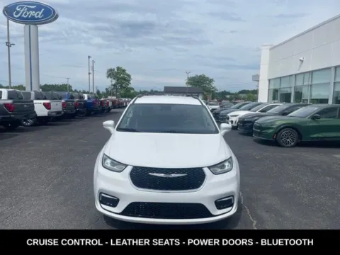 More photos of 2022 Chrysler Pacifica Touring L at Zeigler Ford of Lowell, MI