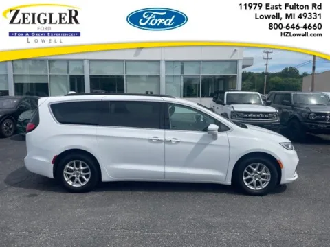 White 2022 Chrysler Pacifica Touring L for sale in Lowell, MI