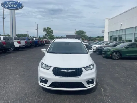 More photos of 2022 Chrysler Pacifica Touring L at Zeigler Ford of Lowell, MI