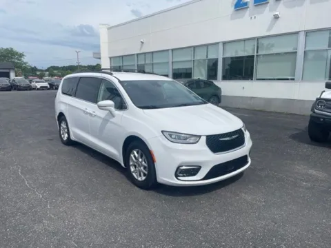 More photos of 2022 Chrysler Pacifica Touring L at Zeigler Ford of Lowell, MI