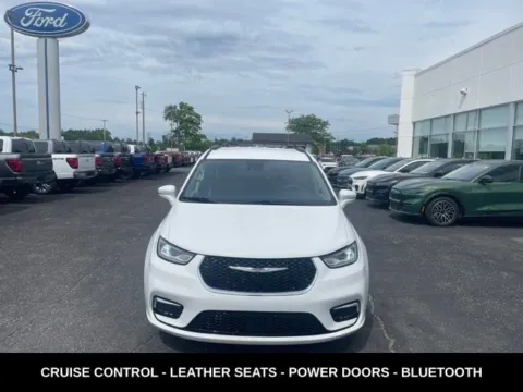 More photos of 2022 Chrysler Pacifica Touring L at Zeigler Ford of Lowell, MI