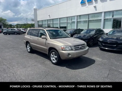 More photos of 2004 Toyota Highlander Limited at Zeigler Ford of Lowell, MI