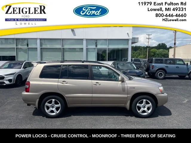 Gold 2004 Toyota Highlander Limited for sale in Lowell, MI