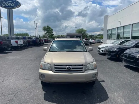 More photos of 2004 Toyota Highlander Limited at Zeigler Ford of Lowell, MI