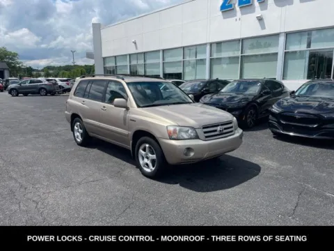 More photos of 2004 Toyota Highlander Limited at Zeigler Ford of Lowell, MI