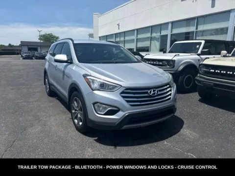 More photos of 2016 Hyundai Santa Fe SE at Zeigler Ford of Lowell, MI