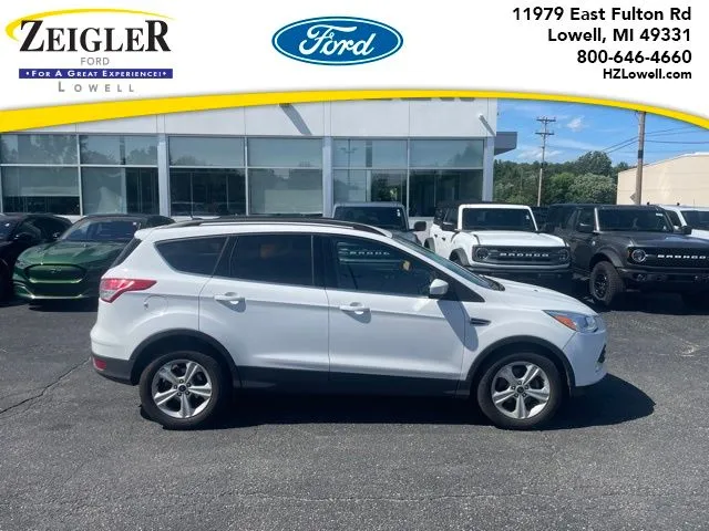 White 2016 Ford Escape SE for sale in Lowell, MI