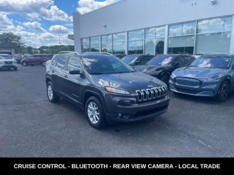 More photos of 2016 Jeep Cherokee Latitude at Zeigler Ford of Lowell, MI