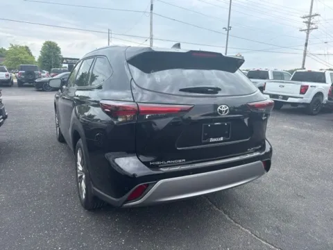 More photos of 2026 Toyota Highlander Hybrid Platinum at Zeigler Ford of Lowell, MI