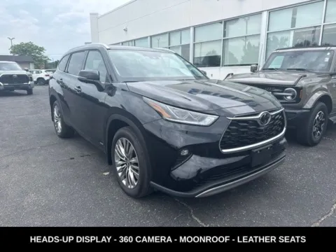 More photos of 2026 Toyota Highlander Hybrid Platinum at Zeigler Ford of Lowell, MI