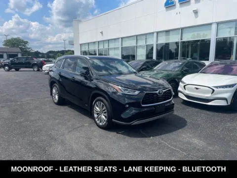 More photos of 2026 Toyota Highlander Hybrid Platinum at Zeigler Ford of Lowell, MI