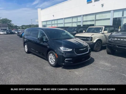 More photos of 2024 Chrysler Pacifica Touring L at Zeigler Ford of Lowell, MI