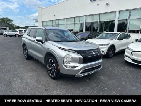 More photos of 2024 Mitsubishi Outlander SE at Zeigler Ford of Lowell, MI