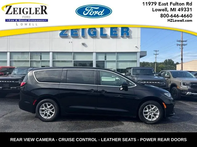 Black 2024 Chrysler Pacifica Touring L for sale in Lowell, MI